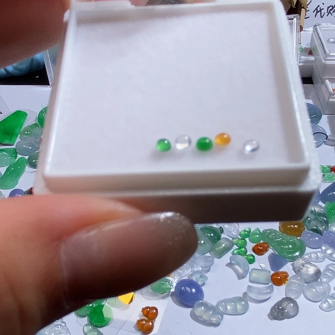定制翡翠未镶嵌翡翠