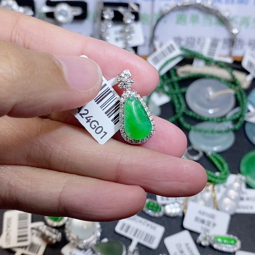天然A货缅甸翡翠高冰阳绿满色福瓜吊坠