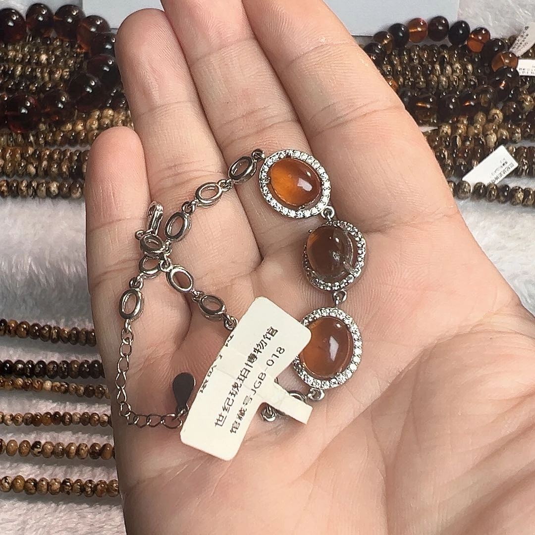 未镶嵌颈饰琥珀抚顺