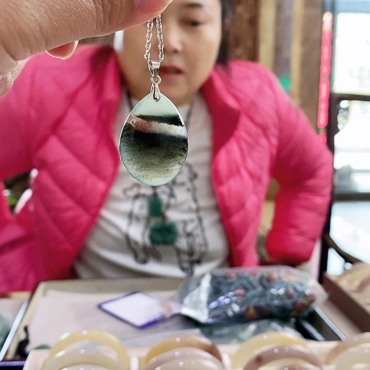 密玉（石英质玉）颈饰未镶嵌