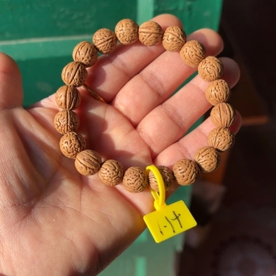 木质野生桃核手串
