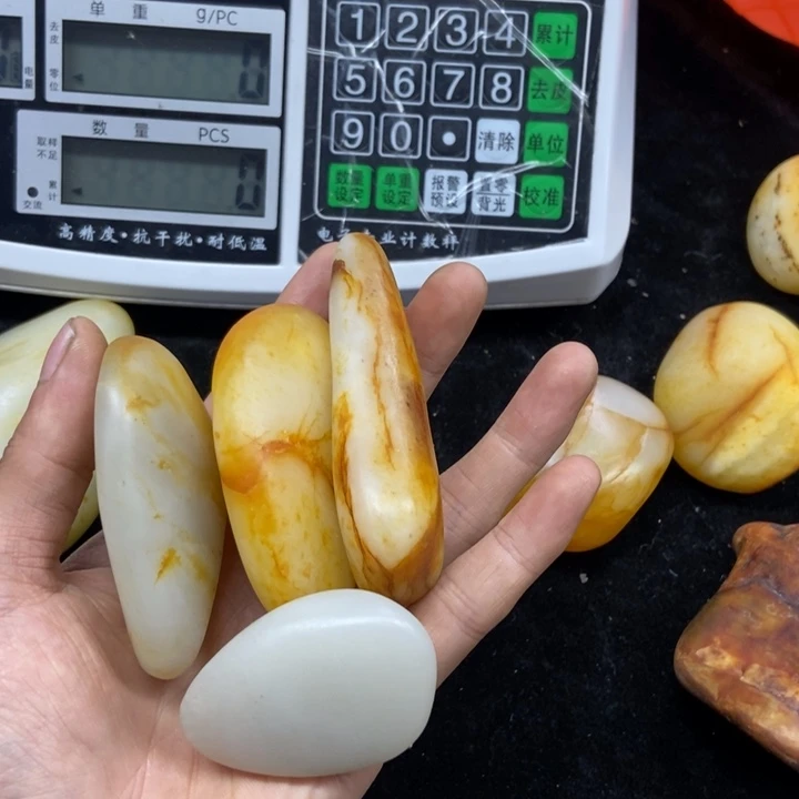 和田玉（糖玉）未镶嵌颈饰奉*