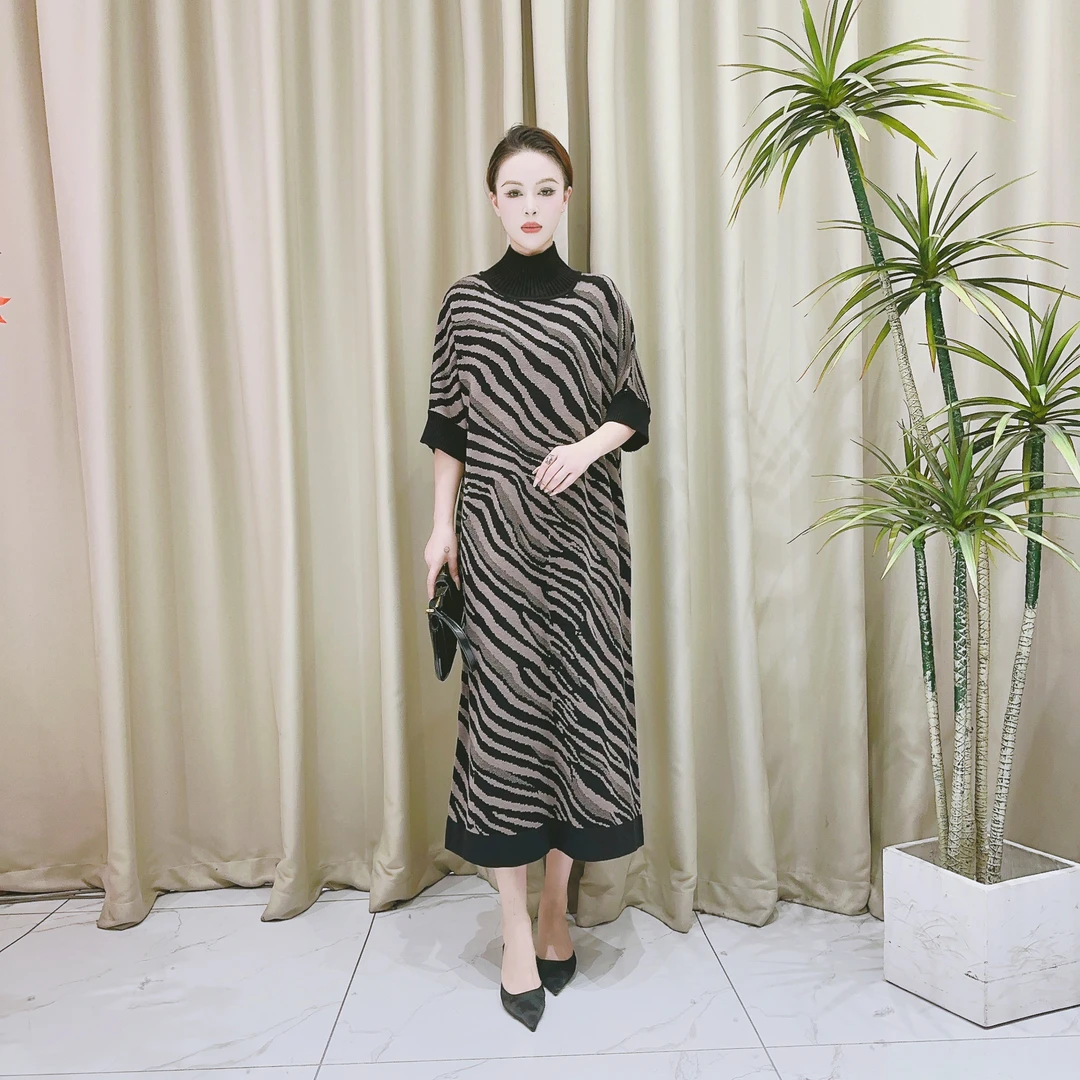 9700斑马纹设计师款羊毛气质设计师秋冬长款轻奢针织连衣裙