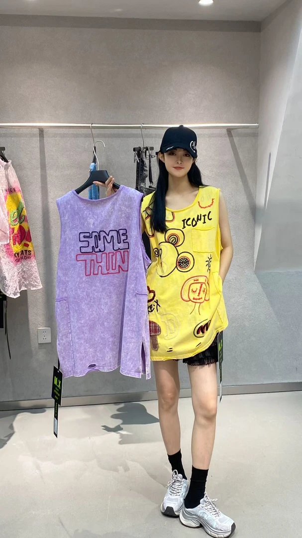 杨杨 37927欧货重工米奇背心