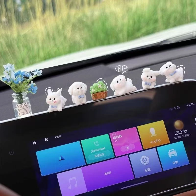 可爱小狗车内饰品摆件新款高级汽车中控台解压小白狗公仔装饰摆件