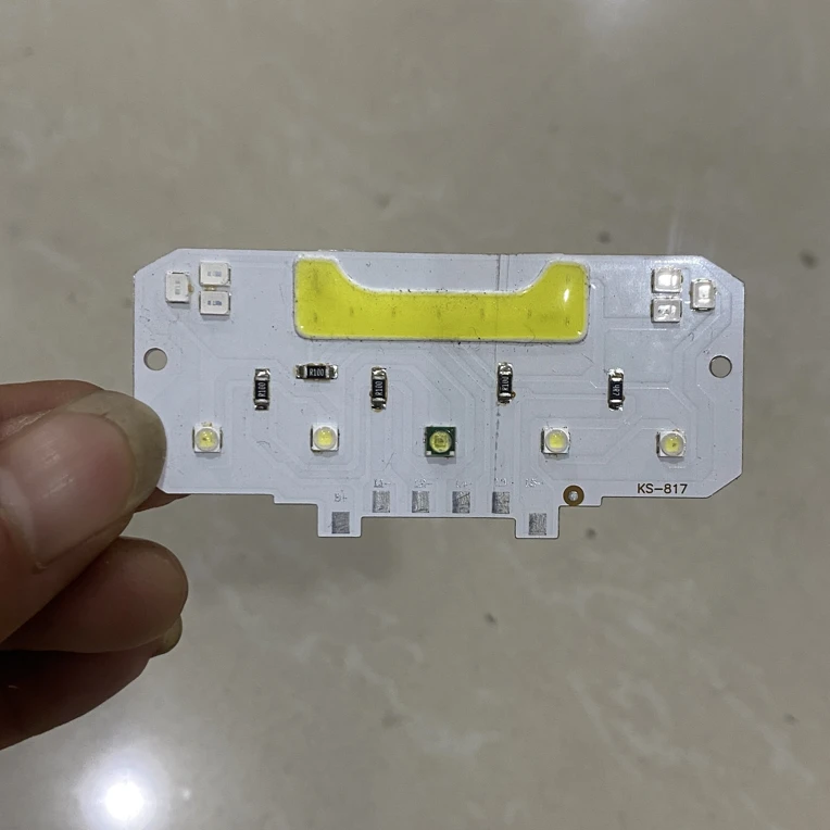 （发6个）微瑕疵3.7V4色灯珠（介意勿拍）