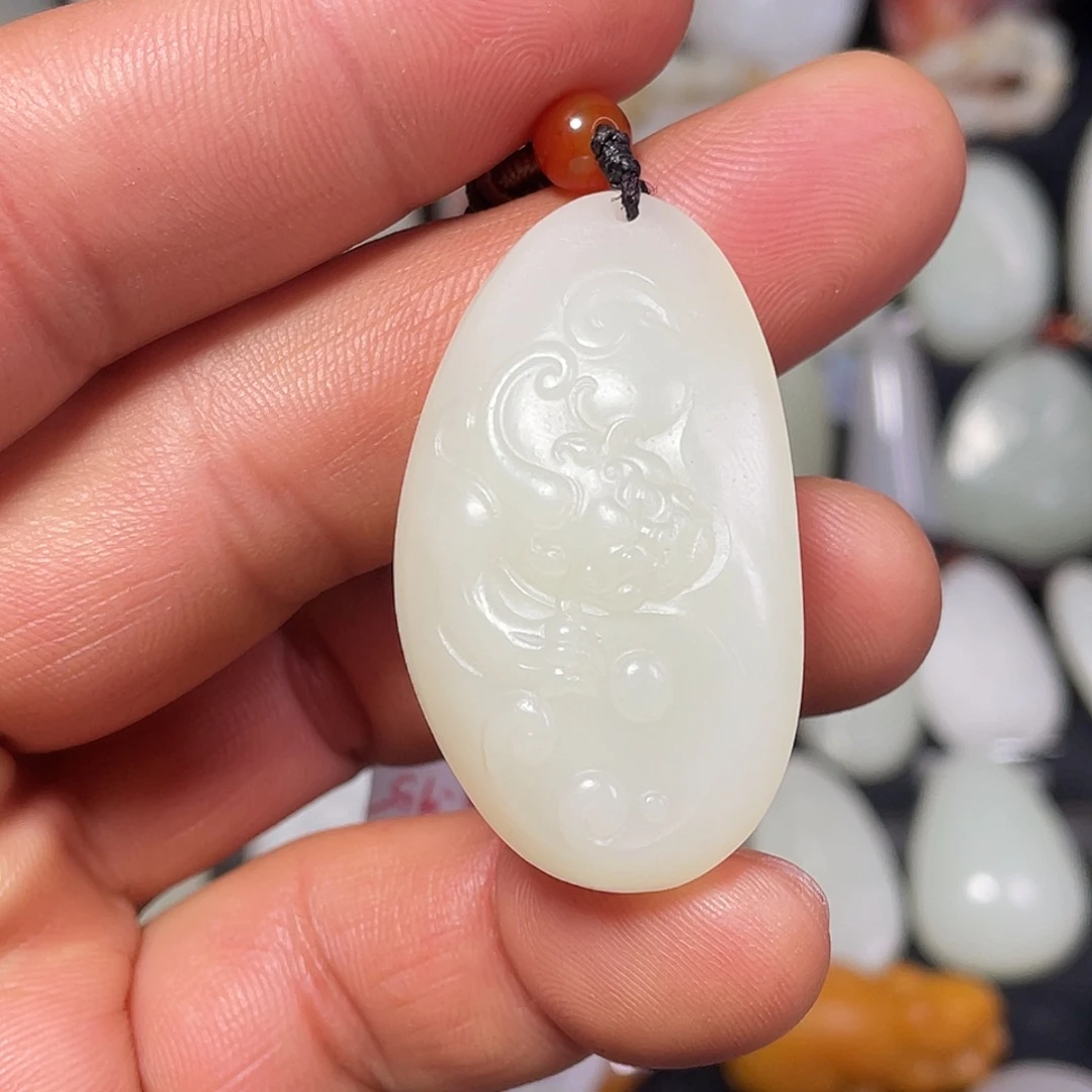 和田玉未镶嵌颈饰吊坠