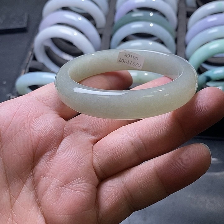 翡翠未镶嵌手镯4、正