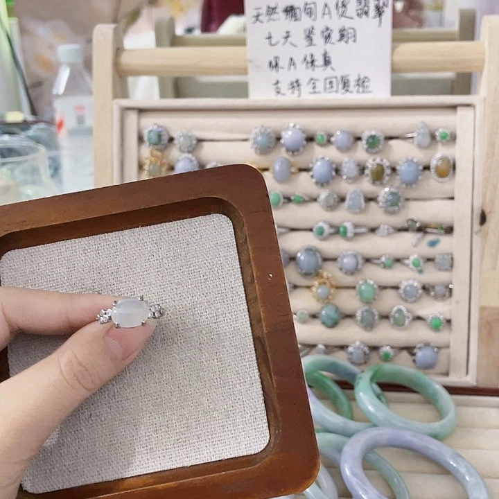 翡翠未镶嵌颈饰天然翡翠Ａ货