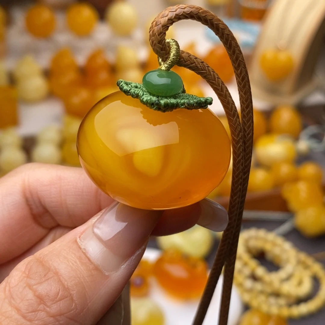 ****昕蜜蜡未镶嵌颈饰柿子