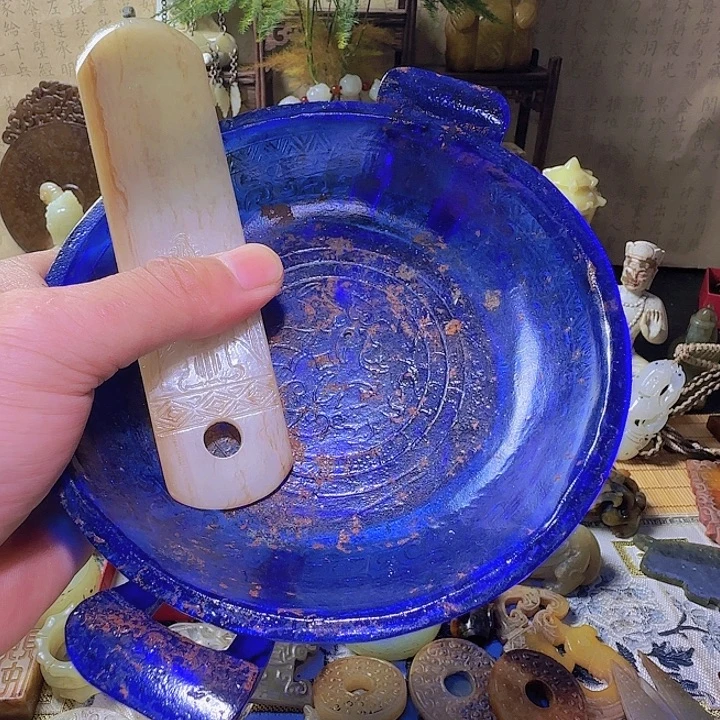 手工艺品琉璃孤品店的老板说我是一