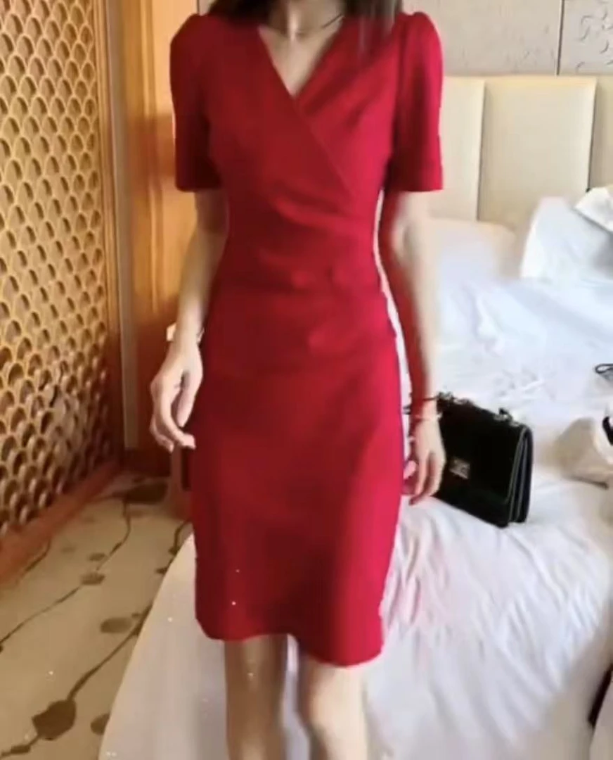 V领气质女神范修身收腰连衣裙女2025夏季新款交叉领口显瘦连衣裙