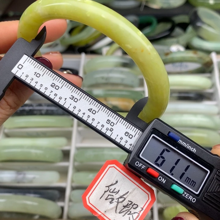 蛇纹石玉未镶嵌手镯575