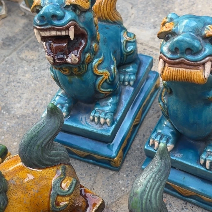 可***爹琉璃三彩狮子摆件
