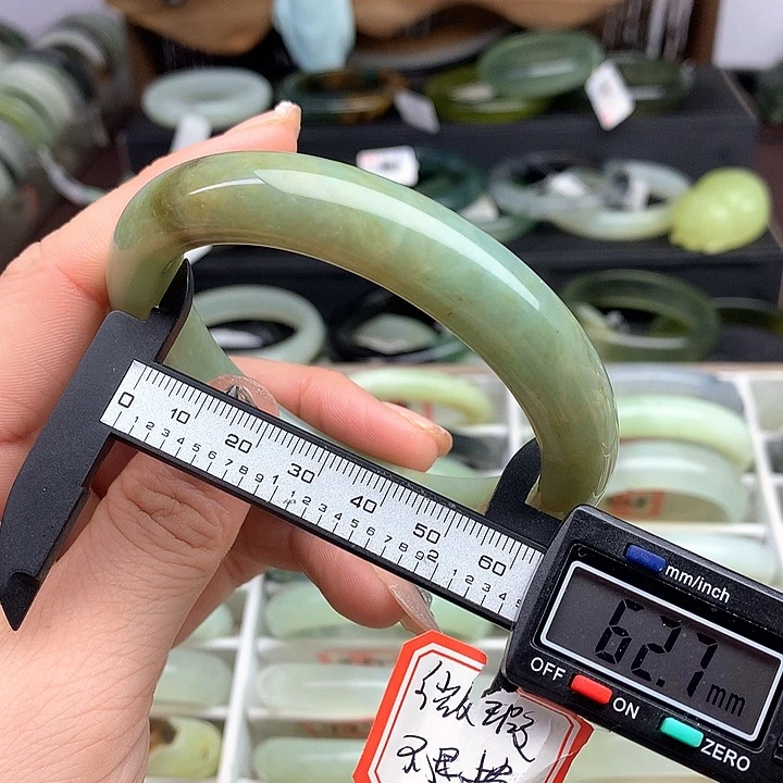 蛇纹石玉手镯未镶嵌516