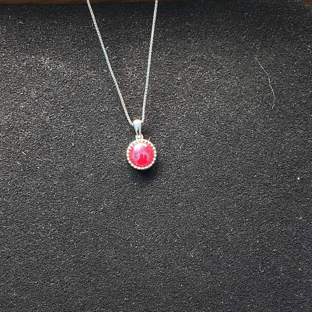 天然辰砂原矿晶体软红宝石吊坠