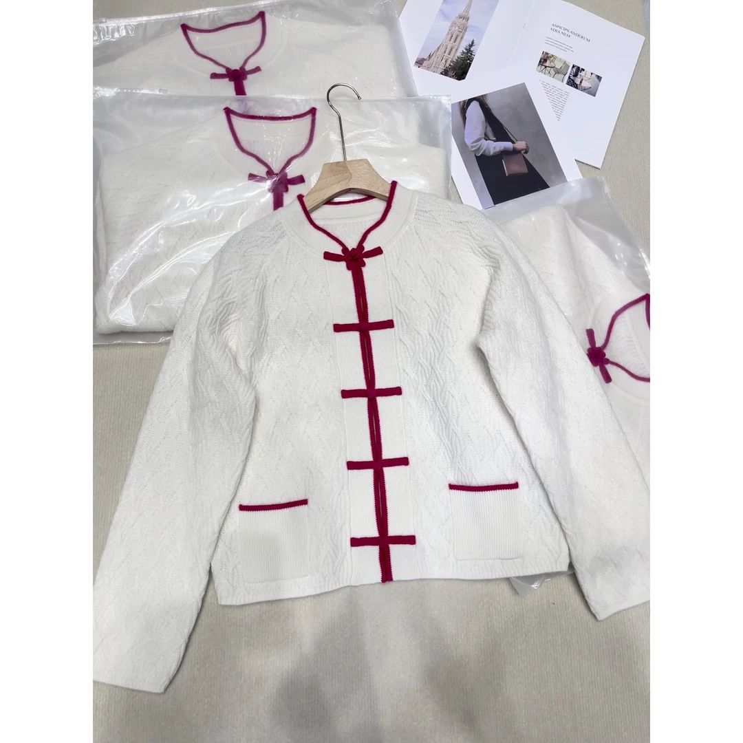 【小黑家】长60高端羊毛改良盘扣撞色时尚减龄百搭开衫毛衣