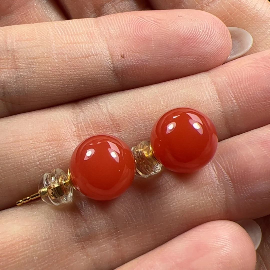 18K金镶嵌耳钉南红玛瑙