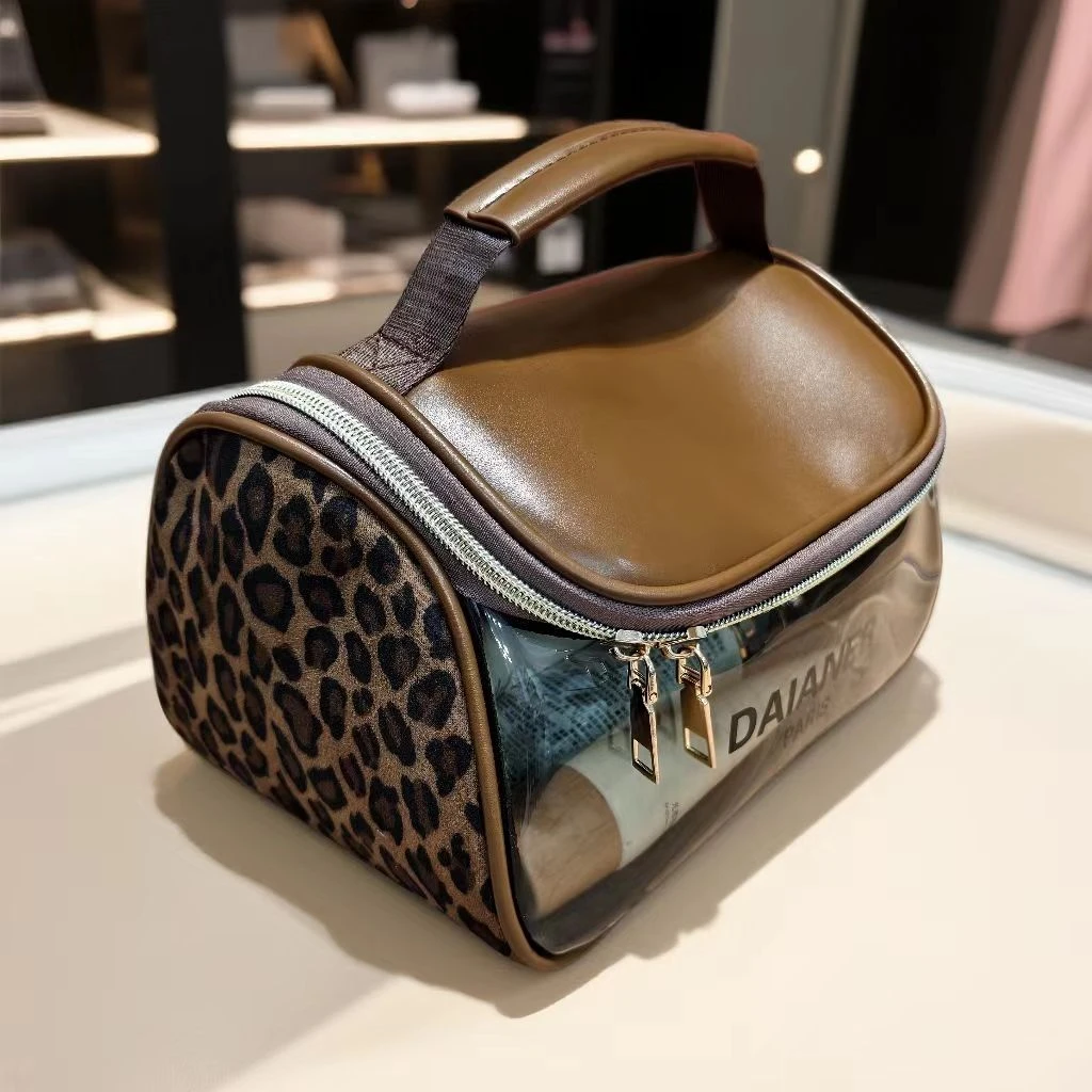 【精选】时尚豹纹饺子化妆包 长24宽16高15厘米