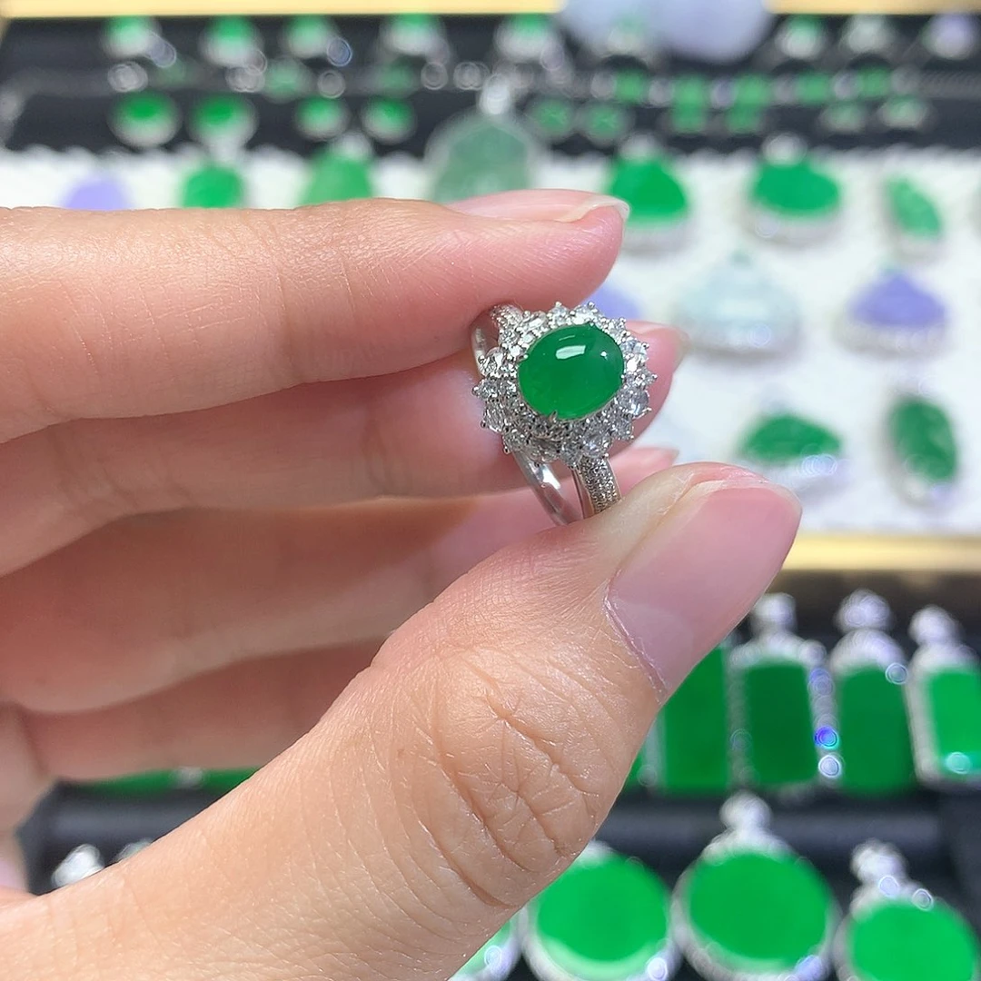 18K金镶嵌戒指翡翠