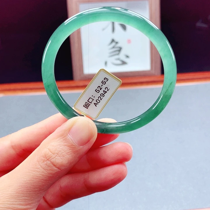 未镶嵌手镯翡翠圆镯