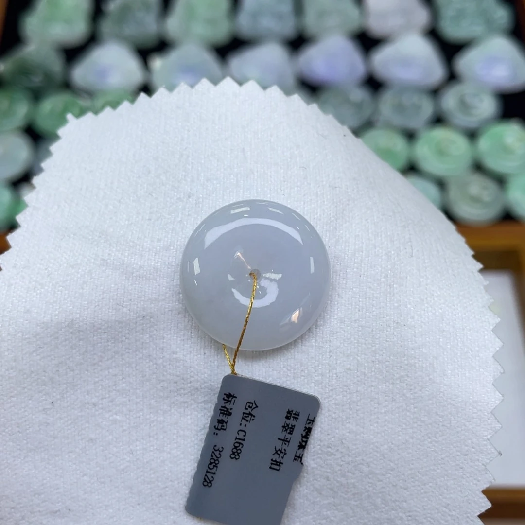 颈饰未镶嵌翡翠平安扣