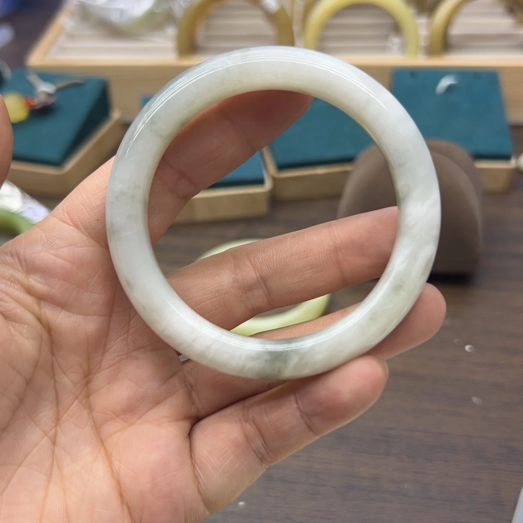 和田玉未镶嵌手镯57.1圈围1090