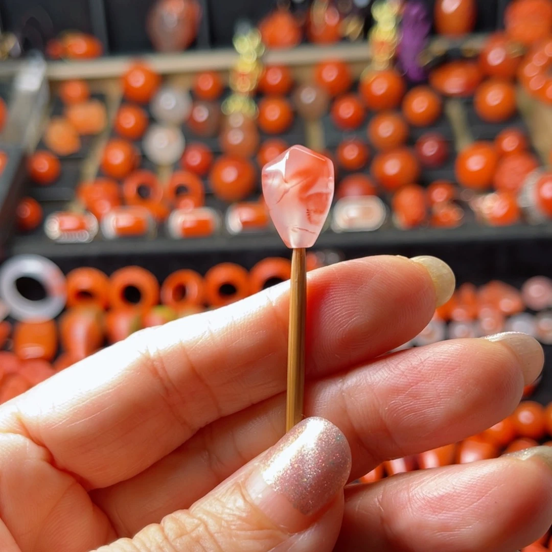 未镶嵌三通对孔10+南红玛瑙