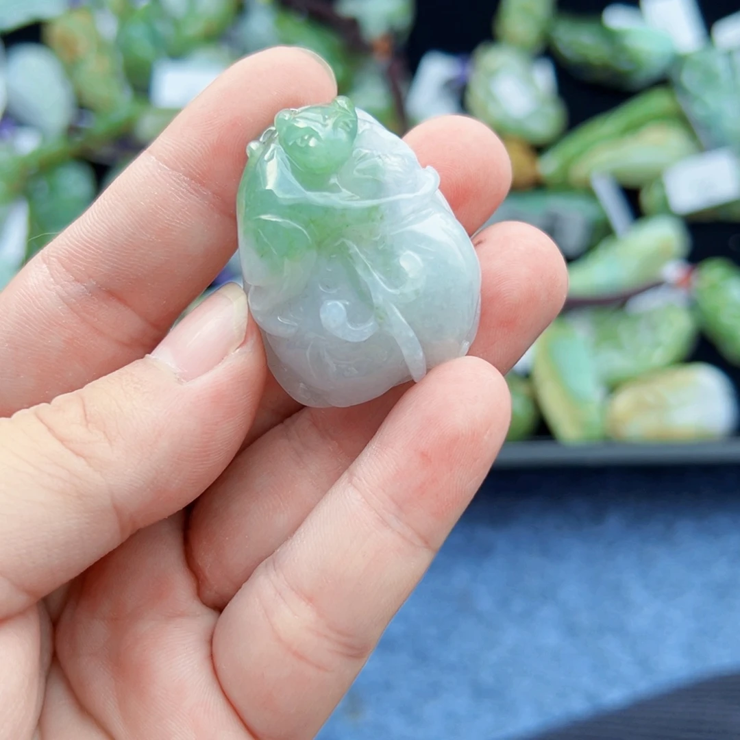 翡翠未镶嵌颈饰挂件