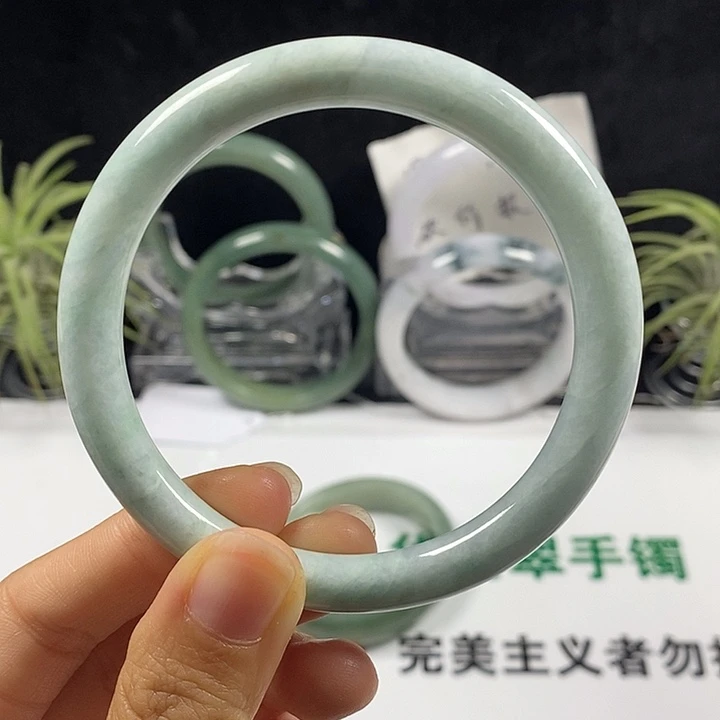 未镶嵌手镯翡翠95号。59.7圈