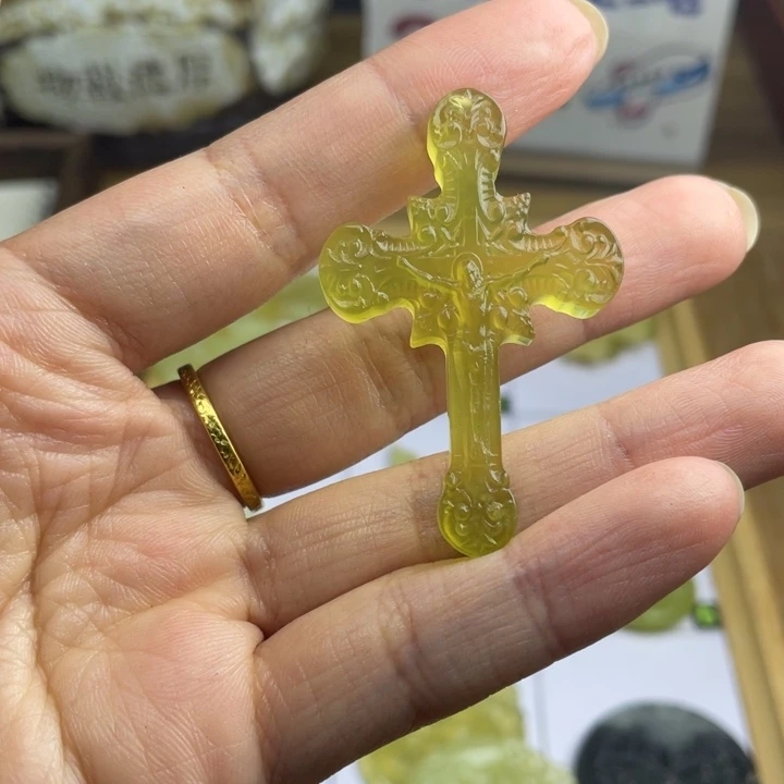 霜***年蛇纹石玉未镶嵌颈饰