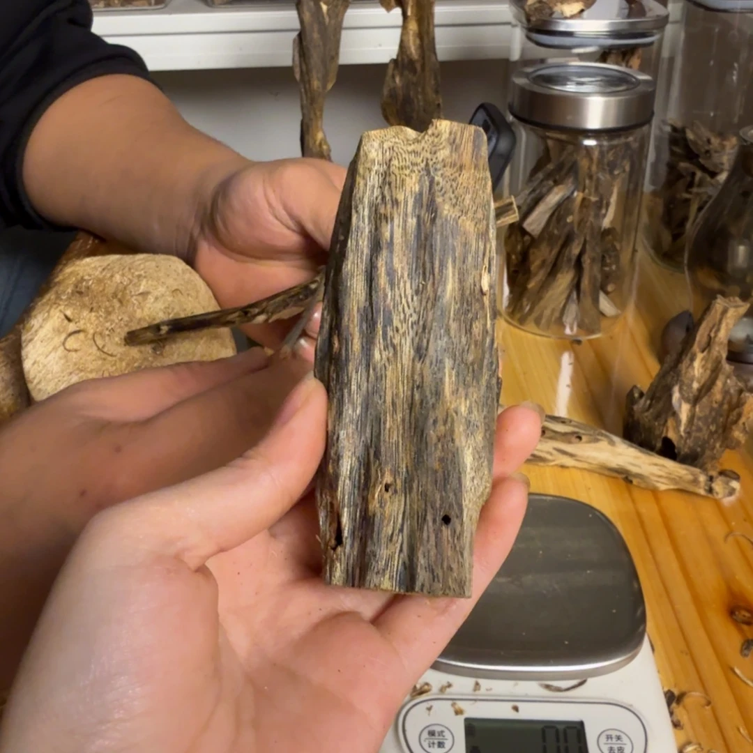 沉香白奇虫漏香56克