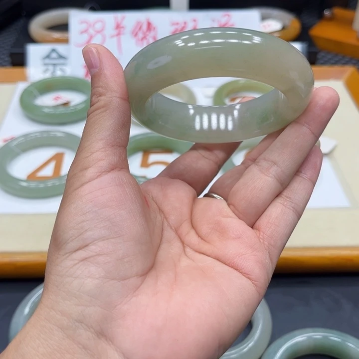 未镶嵌手镯石英质玉?****?