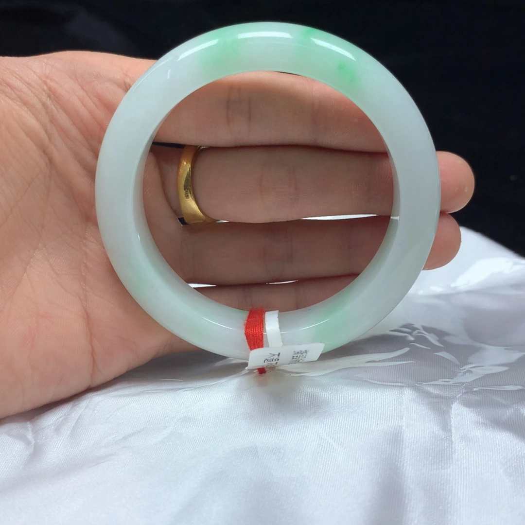 翡翠未镶嵌手镯（圆镯）56.3