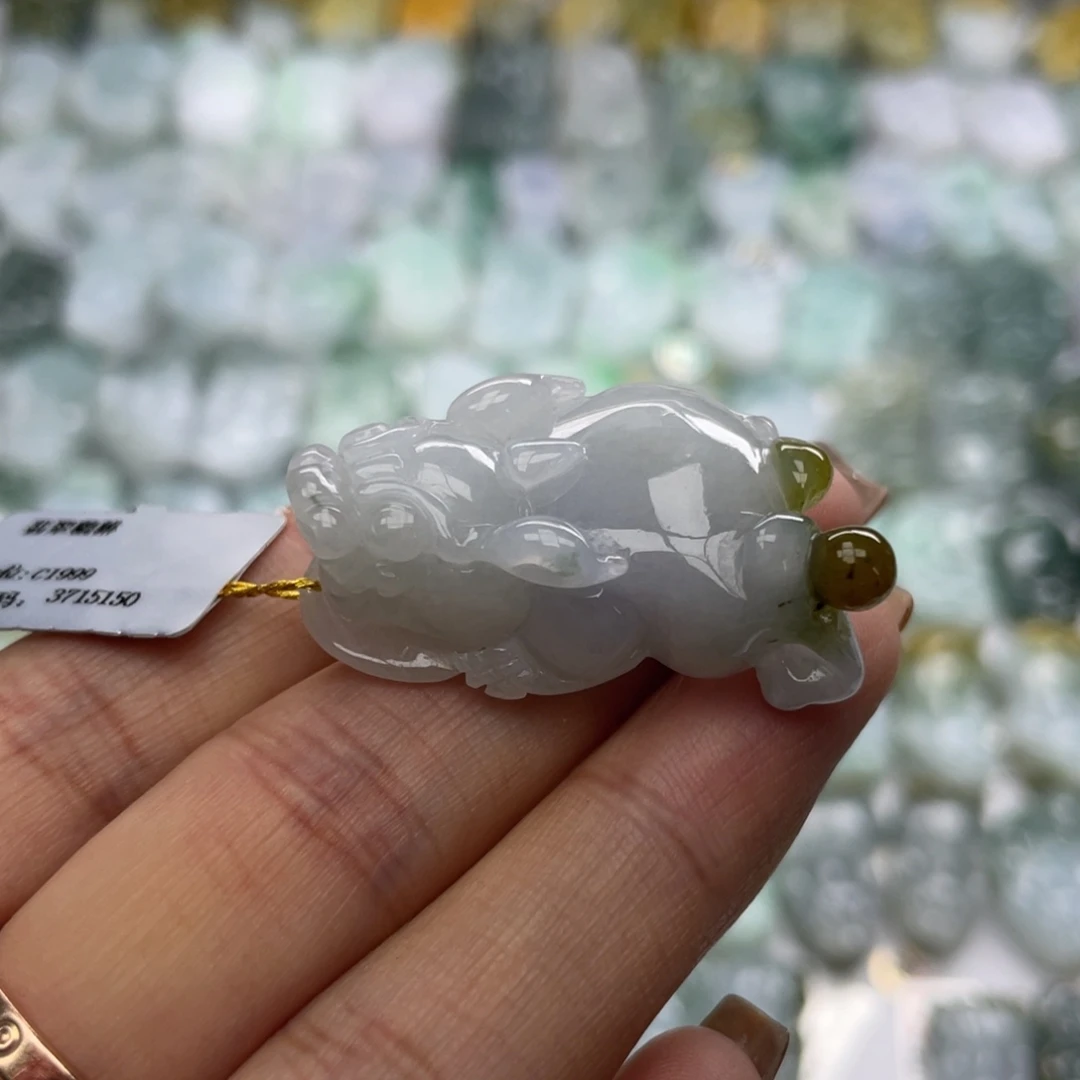 翡翠未镶嵌颈饰貔貅