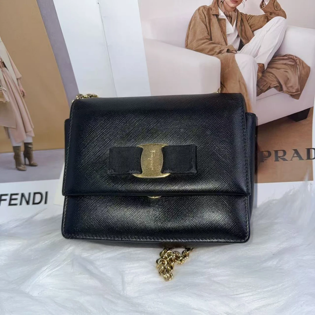 95新 FERRAGAMO/菲拉格慕 菲拉格慕百搭黑色翻盖woc