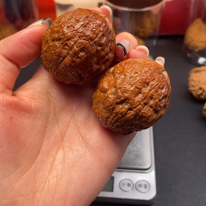 文玩核桃把件七彩金丝绣球