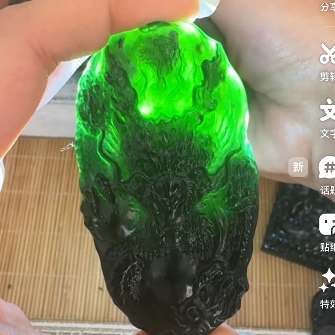 岫岩玉501天然玉石。随型龙牌