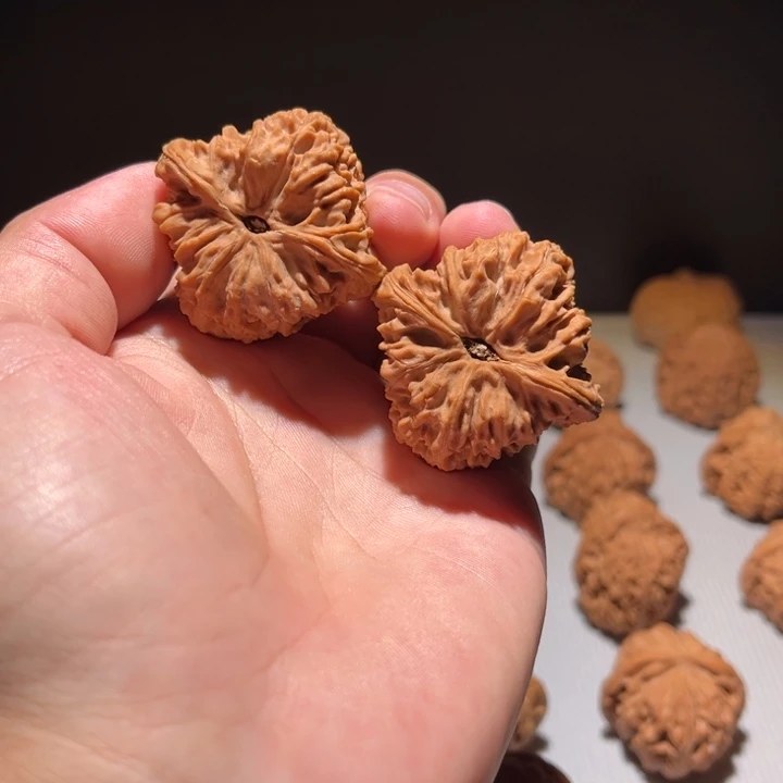 文玩核桃吊坠南疆石
