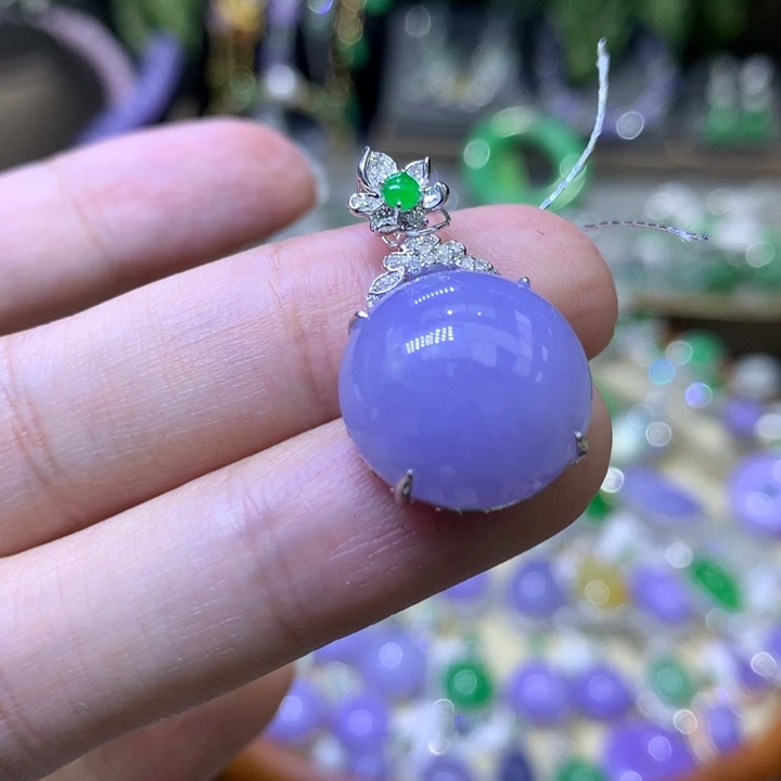 颈饰18K金镶嵌翡翠