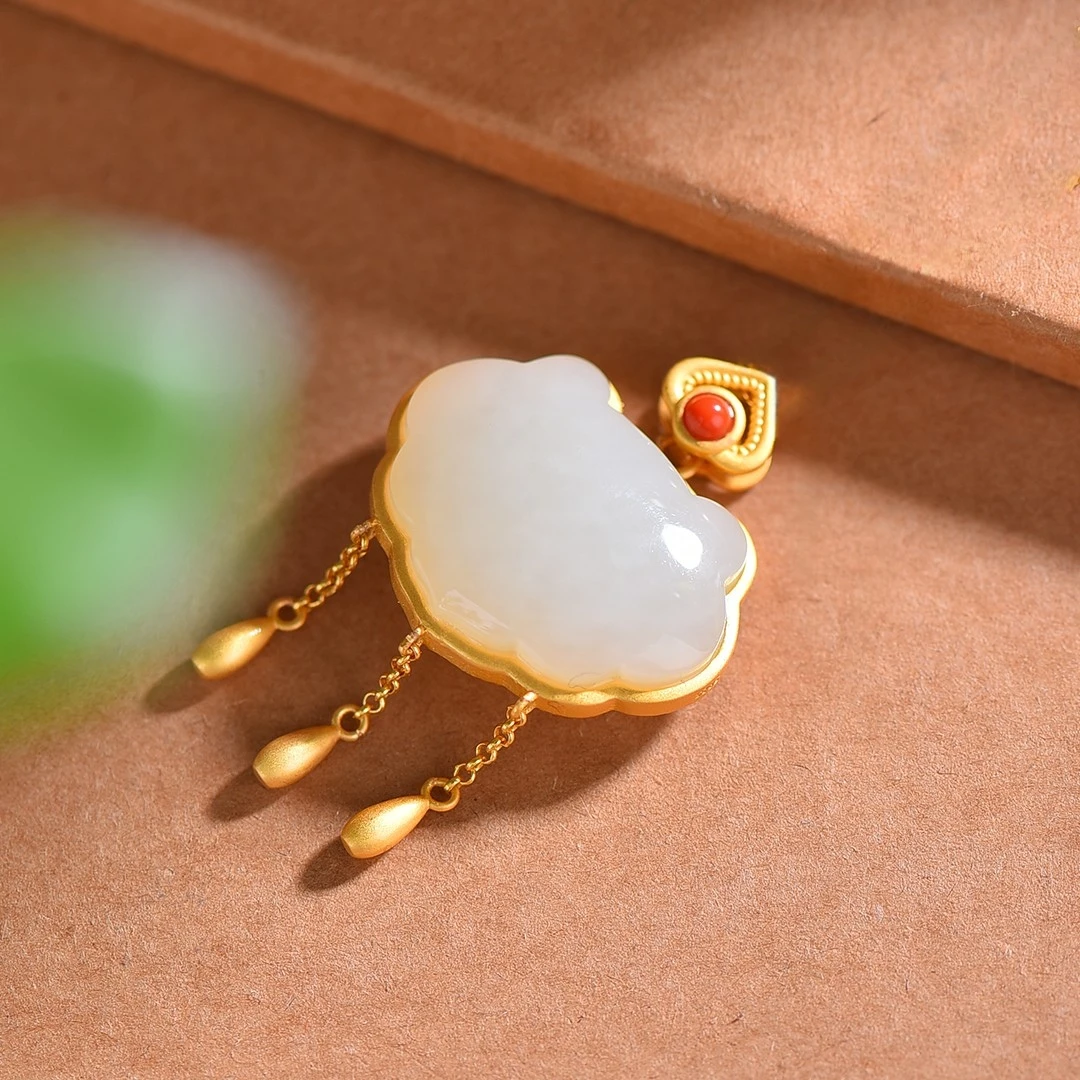 和田玉s925银镀金如意锁吊坠