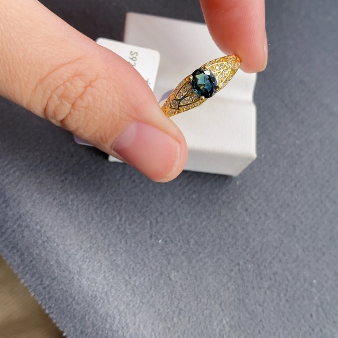 蓝宝石戒指银S925镶嵌打****?