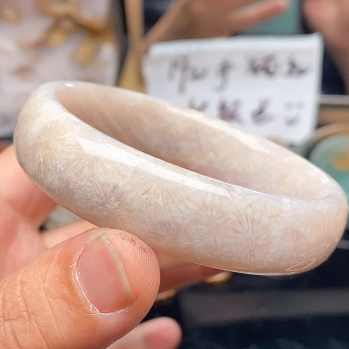 硅化珊瑚（珊瑚玉）未镶嵌手镯56