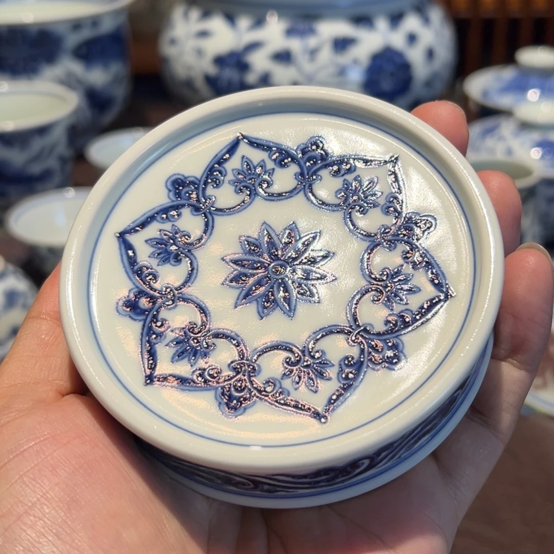 精品青花宝相纹盖置面径约8.2厘米