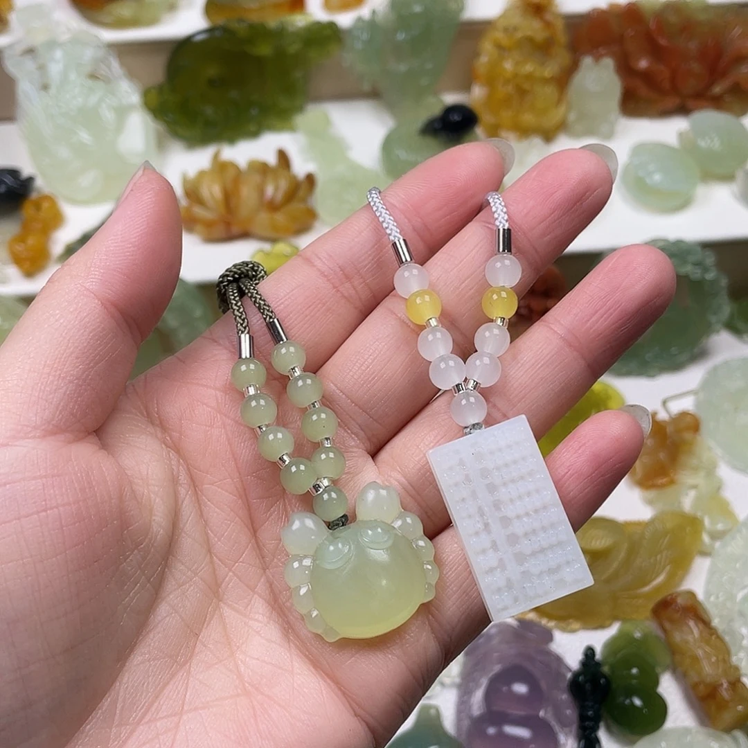 蛇纹石玉未镶嵌颈饰