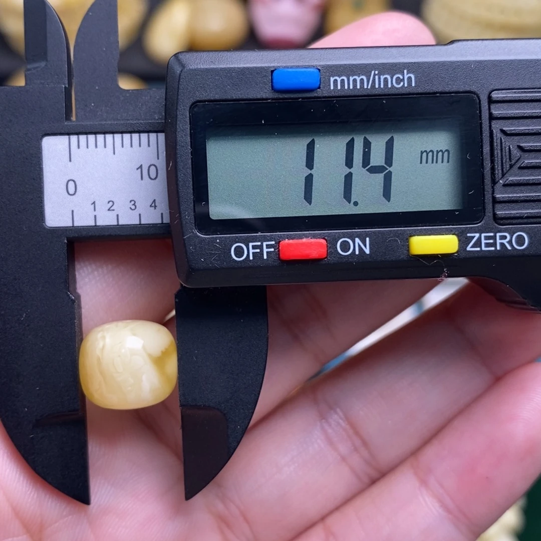 蜜蜡未镶嵌珠宝奇石