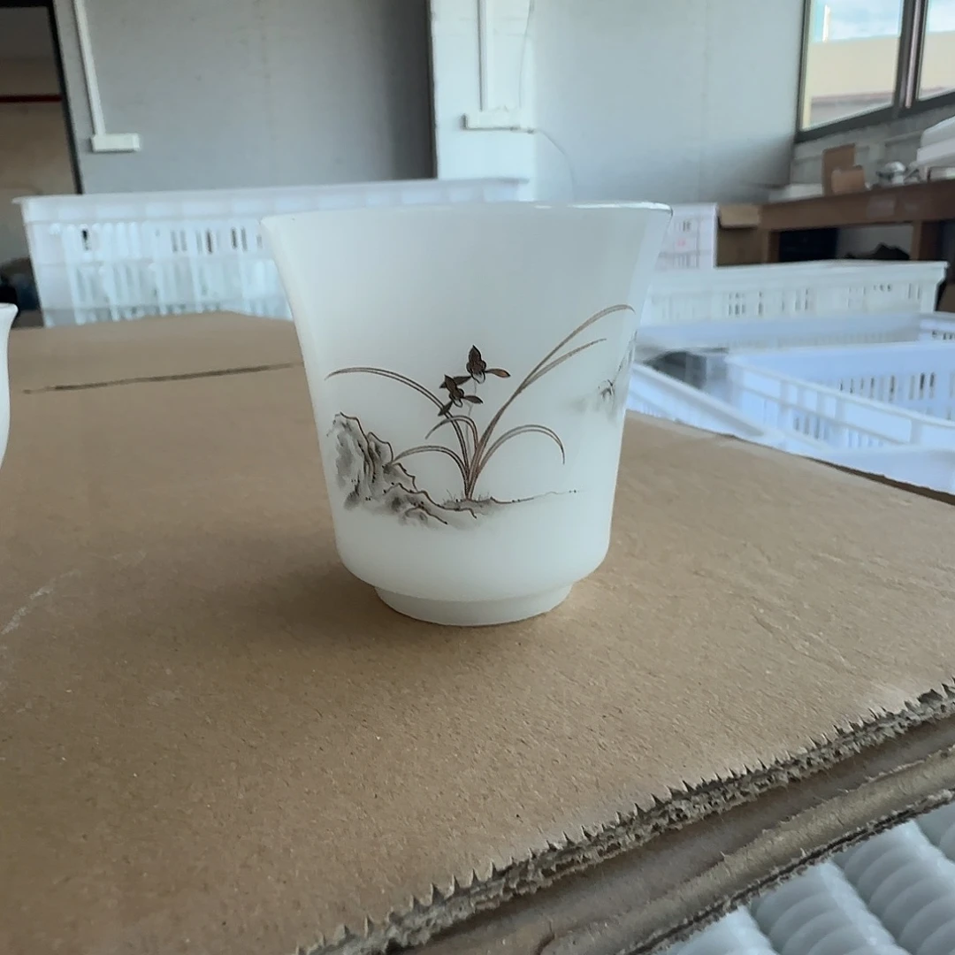 璞玉兰花马蹄主人杯容量约70毫升