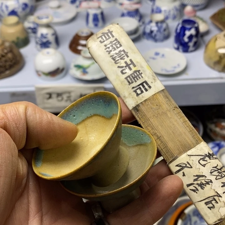 在乎这世界有谁爱过她我