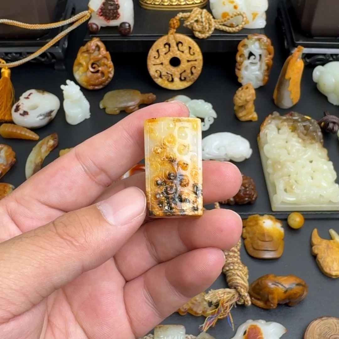 文***锅和田玉（糖玉）未镶嵌颈饰