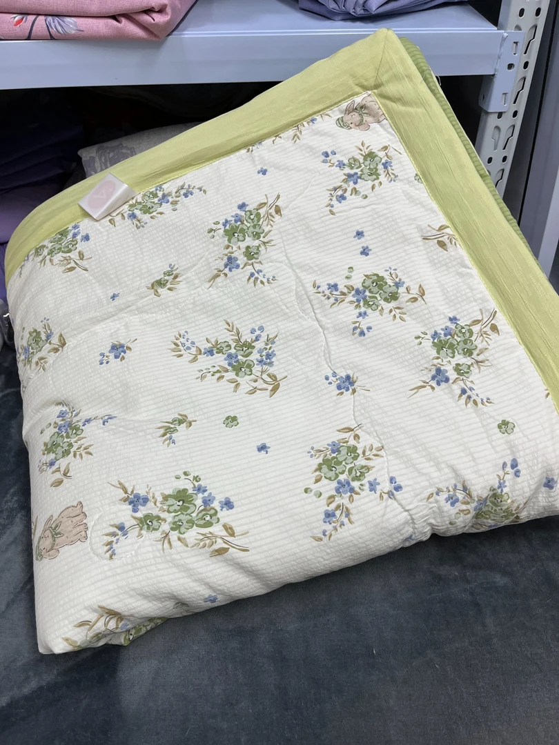 绿色小碎花夏被200*230cm双人夏凉被可机洗2.6-3斤左右